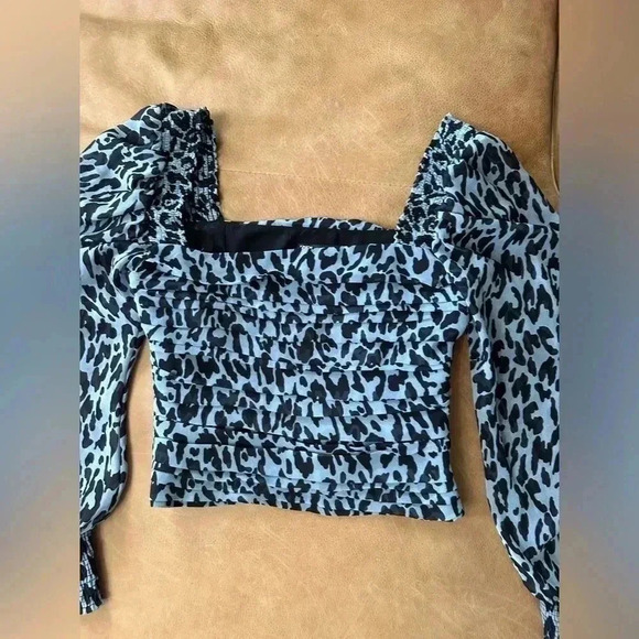 ZARA Women's Blue Animal Print Balloon Long Sleeve Pleated Crop Blouse Top Sz S - Picture 3 of 11